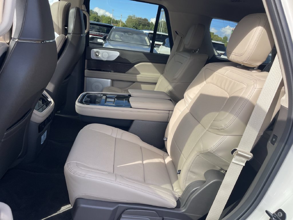 Used 2024 Lincoln Navigator Reserve AWD/4WD image 23