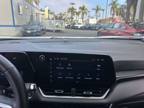 Used 2025 Chevrolet Equinox LT image 18