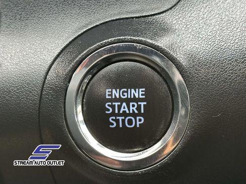 Used 2021 Toyota Avalon XLE image 27