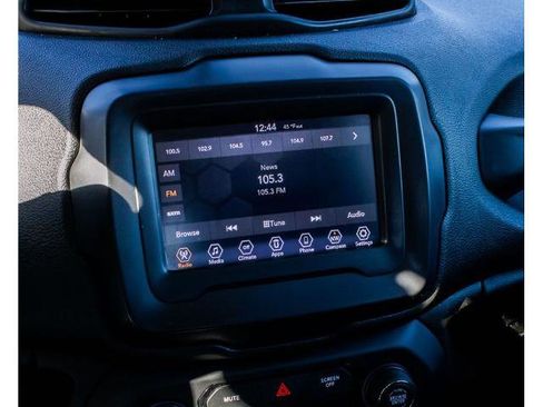 Used 2018 Jeep Renegade Latitude w/ Popular Equipment Group image 19