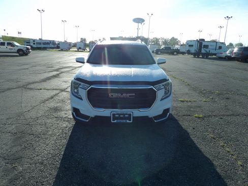 Used 2022 GMC Terrain SLE w/ Driver Convenience Package FWD image 3