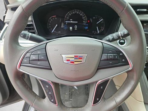 Used 2017 Cadillac XT5 Luxury w/ Driver Awareness Package FWD image 11
