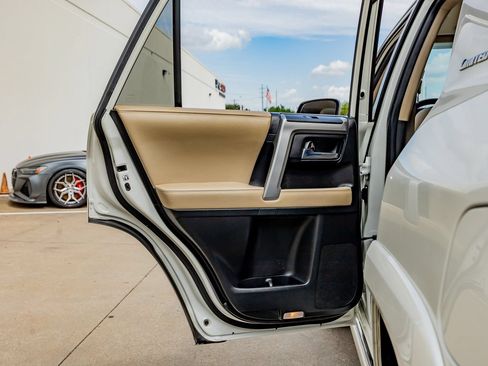 Used 2020 Toyota 4Runner Limited AWD/4WD image 38