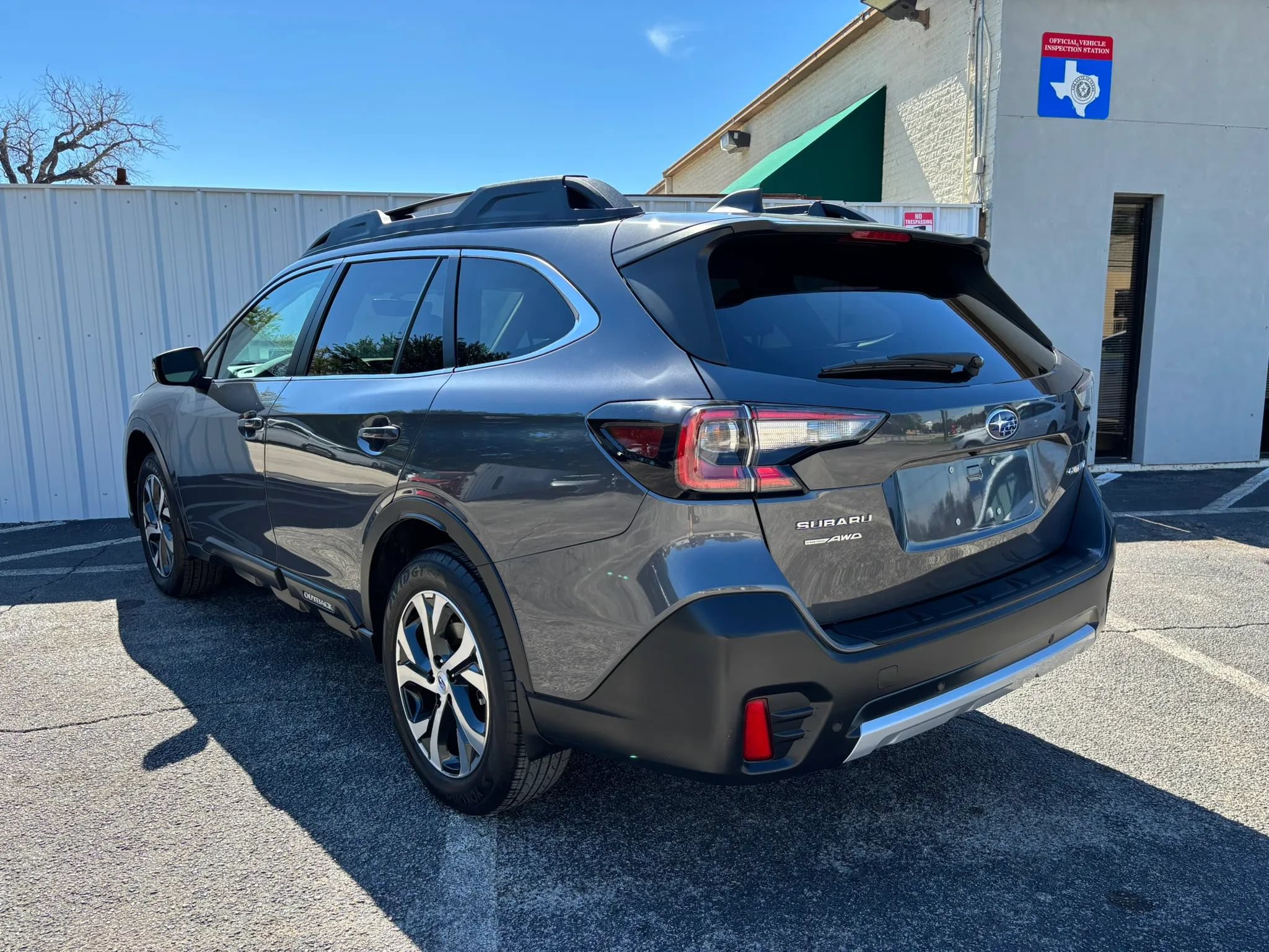 Used 2021 Subaru Outback Limited AWD/4WD image 3