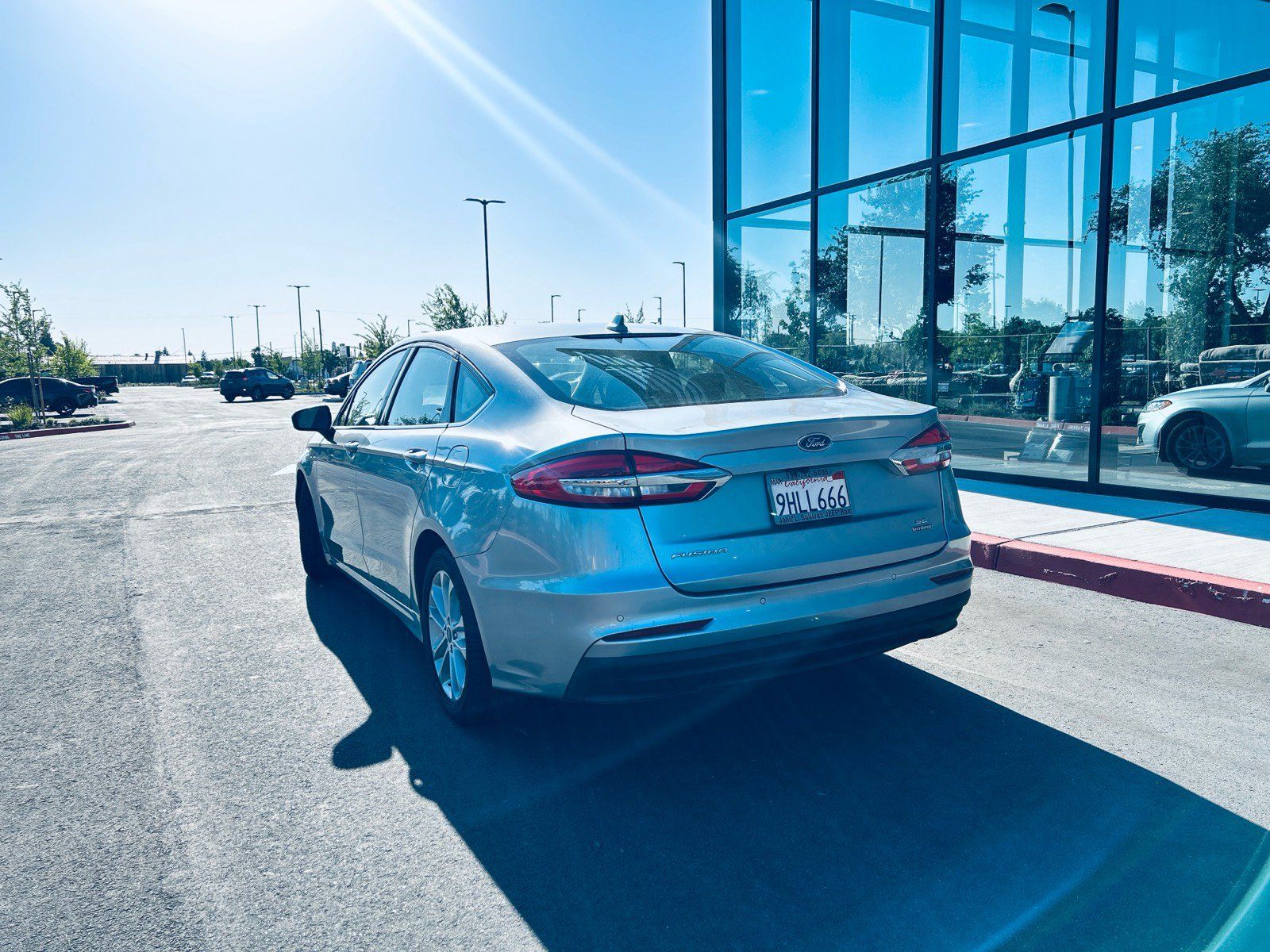Used 2020 Ford Fusion SE FWD image 5
