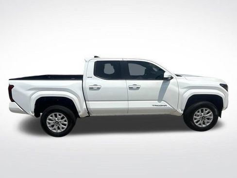 Used 2025 Toyota Tacoma SR5 RWD image 13