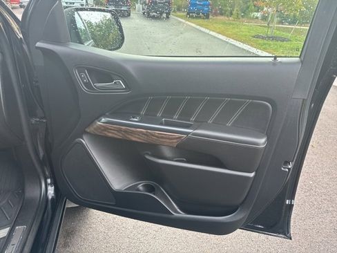 Used 2021 GMC Canyon Denali image 11