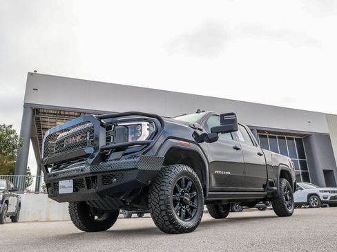 Used 2024 GMC Sierra 2500 AT4 w/ AT4 Premium Plus Package AWD/4WD image 3