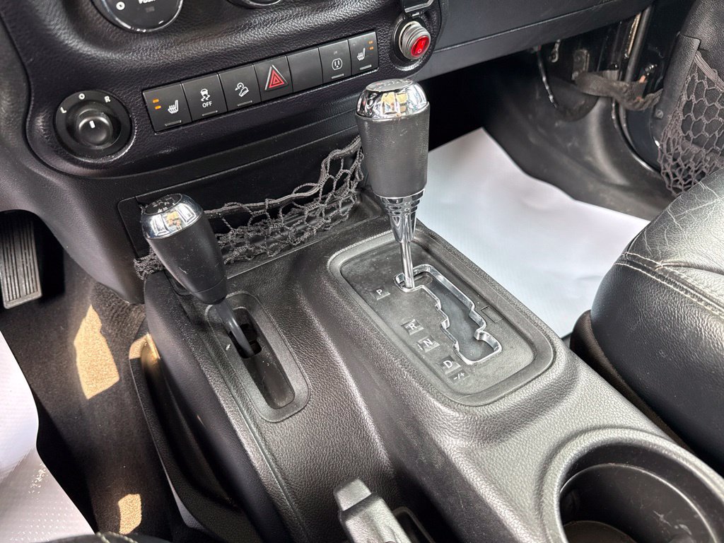 Used 2014 Jeep Wrangler Unlimited Rubicon w/ Connectivity Group AWD/4WD image 31