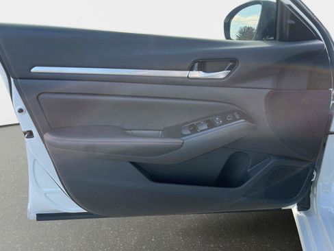 Used 2024 Nissan Altima 2.5 SR image 18