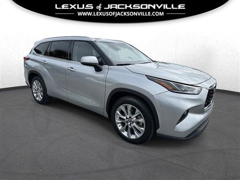 Used 2022 Toyota Highlander Limited image 1
