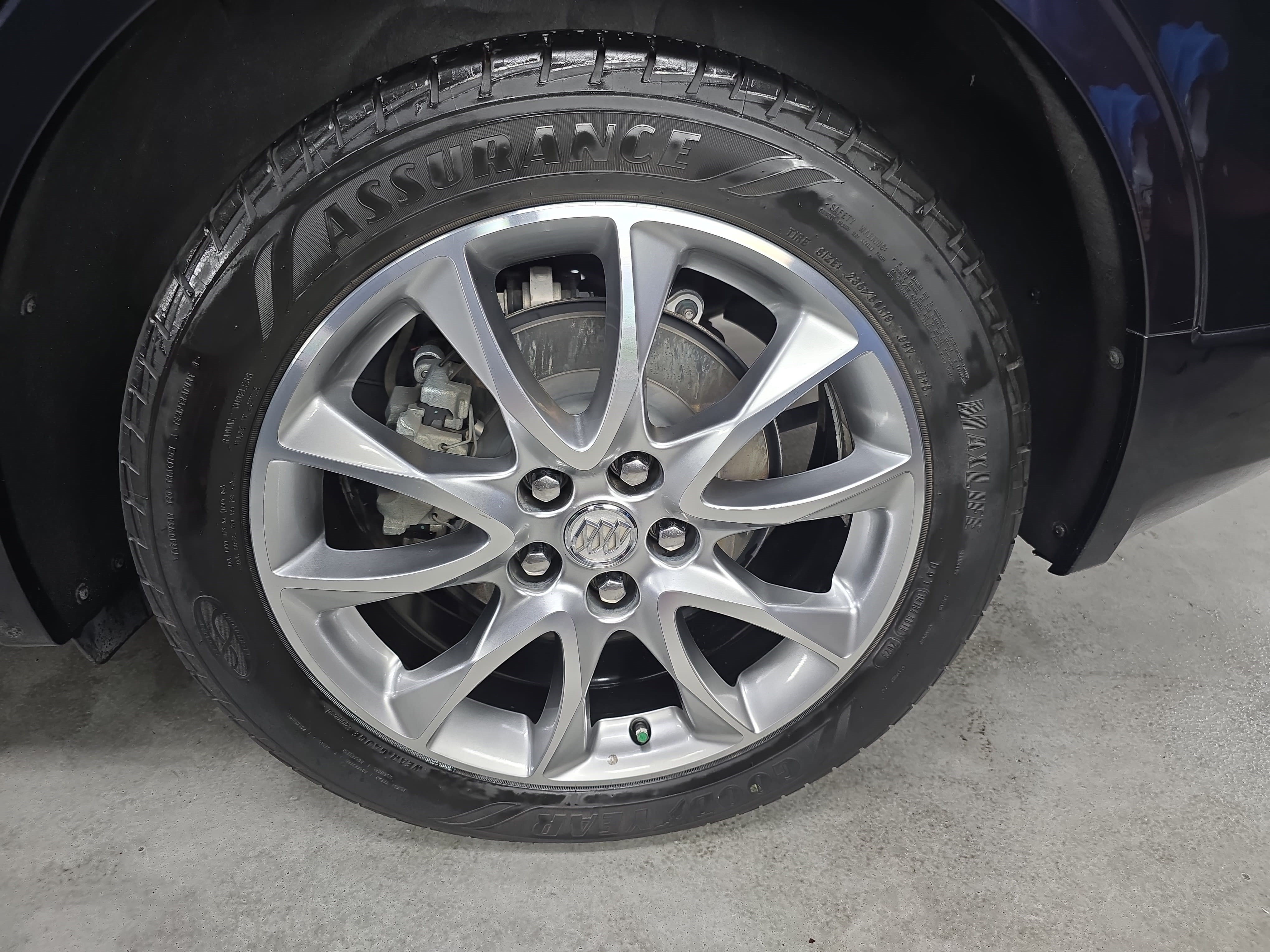 Used 2020 Buick Envision Essence w/ Experience Buick Package FWD image 32