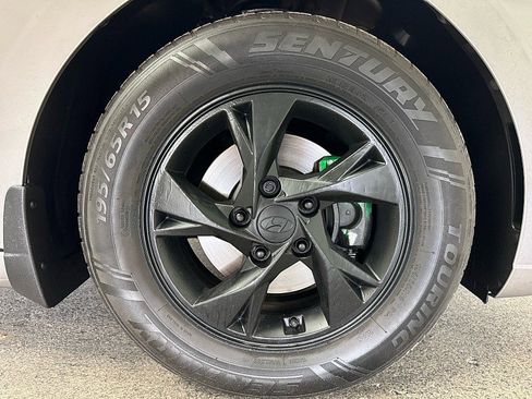 Used 2023 Hyundai Elantra SE image 26