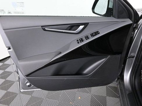New 2025 Kia Niro EX Touring image 18