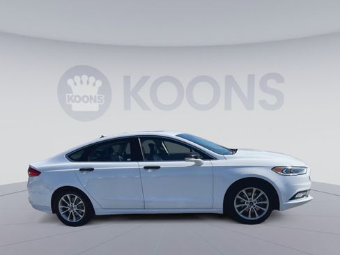Certified 2017 Ford Fusion SE FWD image 2
