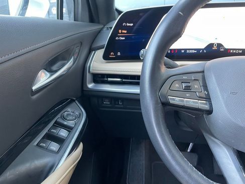 Used 2024 Cadillac XT4 Luxury w/ LPO, Floor Liner Package FWD image 13