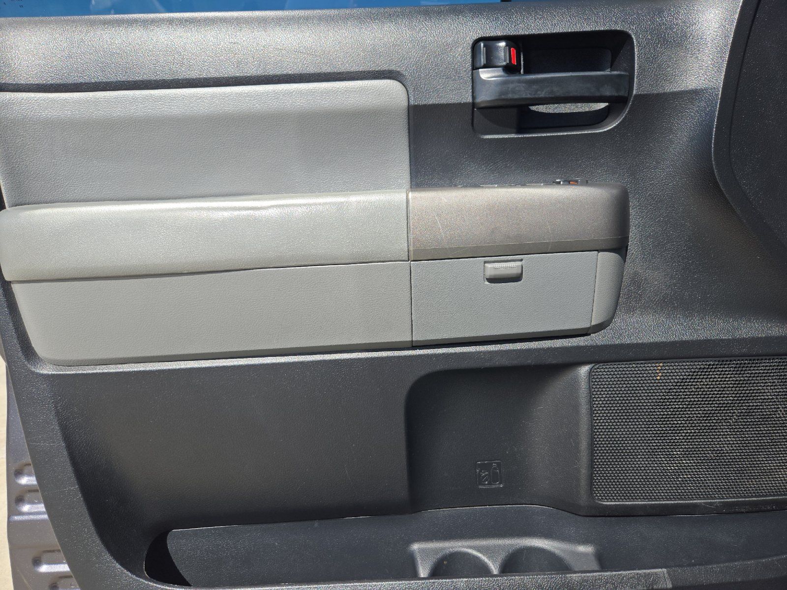 Used 2015 Toyota Sequoia SR5 RWD image 10