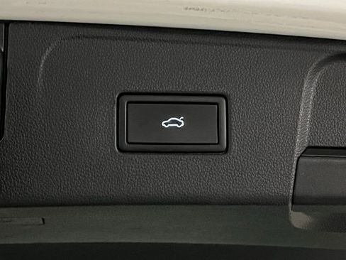 Certified 2023 Volkswagen Atlas SE w/ Black Wheel Package image 38