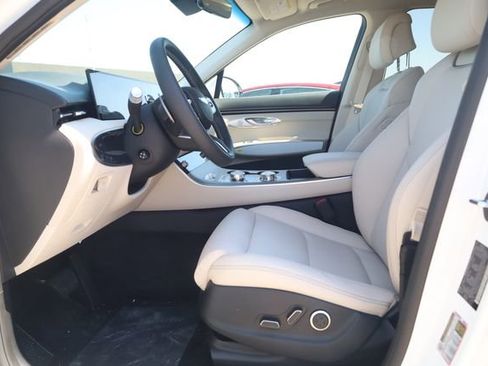 New 2026 Genesis GV70 2.5T Select image 13