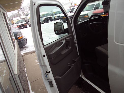 Used 2014 Chevrolet Express 1500 AWD 1500 135 image 16