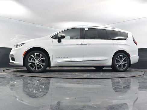 New 2026 Chrysler Pacifica Pinnacle w/ Trailer Tow Group AWD/4WD image 52