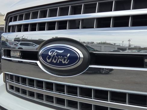 Used 2019 Ford F150 XLT w/ Equipment Group 302A Luxury AWD/4WD image 7