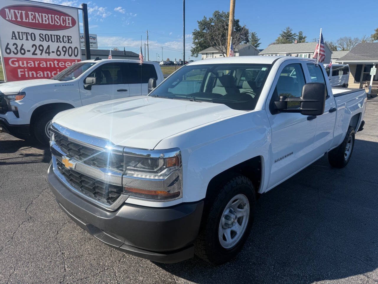 Used 2017 Chevrolet Silverado 1500 W/T w/ Trailering Package RWD image 2