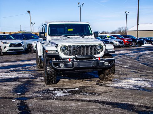 Used 2025 Jeep Gladiator Rubicon w/ Steel Bumper Group AWD/4WD image 10