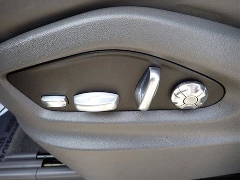 Used 2021 Porsche Cayenne image 16