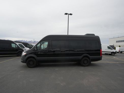 Used 2024 Mercedes-Benz Sprinter 2500 image 4