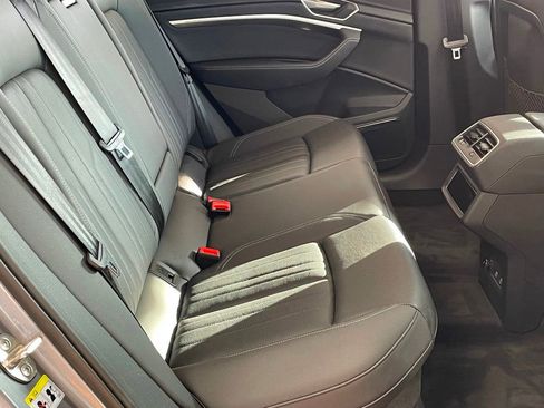 Used 2021 Audi e-tron Premium Plus w/ Premium Plus Package image 26