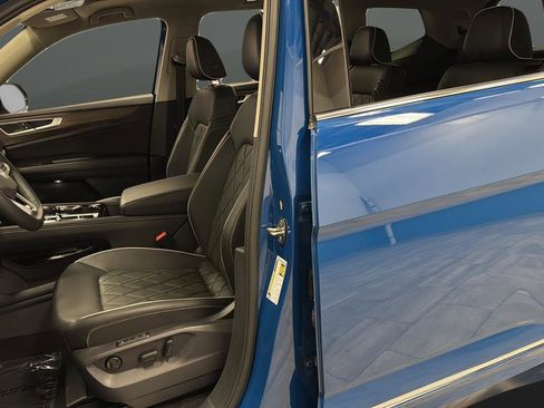 Used 2025 Volkswagen Atlas SEL Premium R-Line image 9