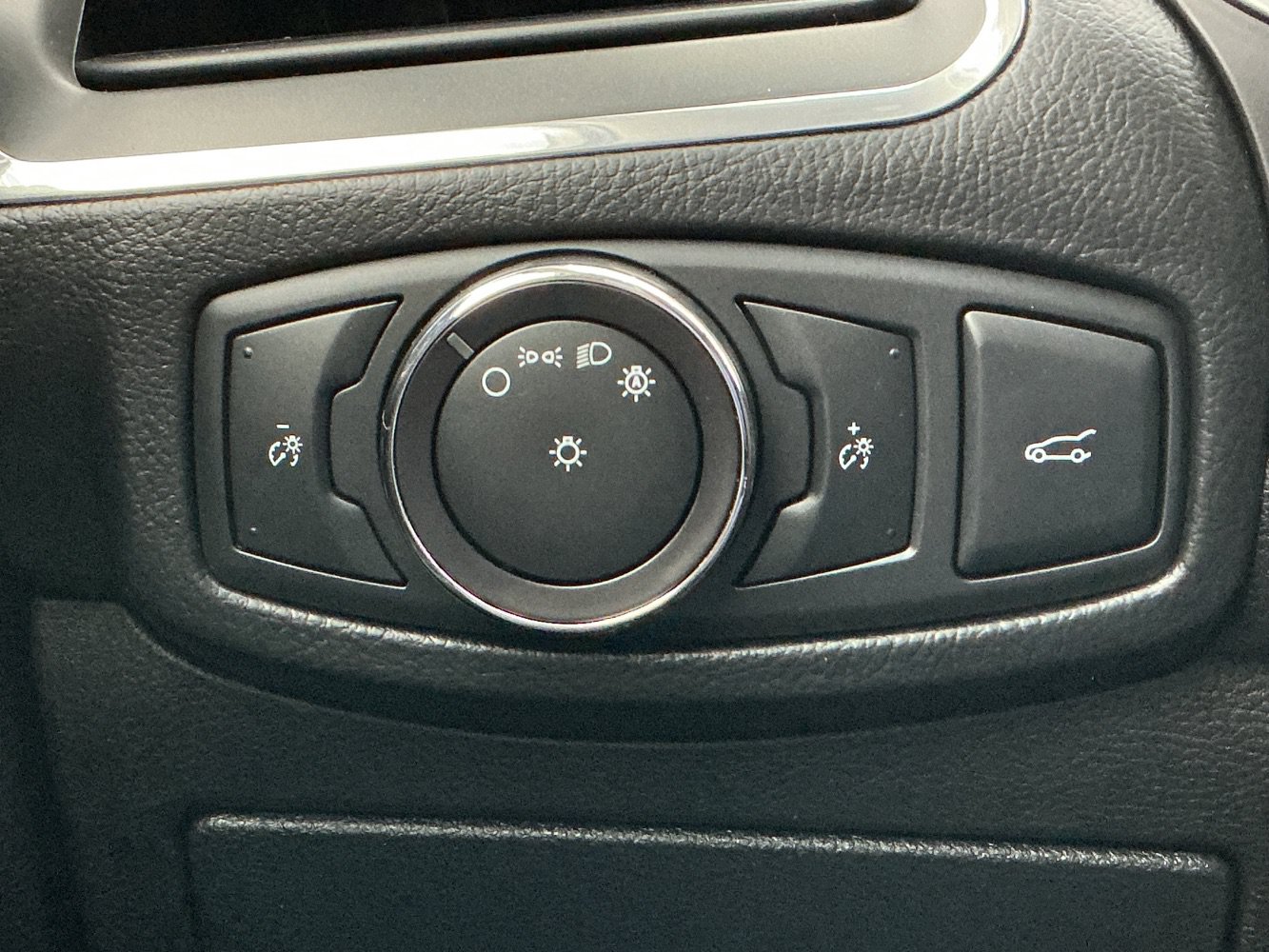 Used 2018 Ford Edge Titanium w/ Technology Package FWD image 41