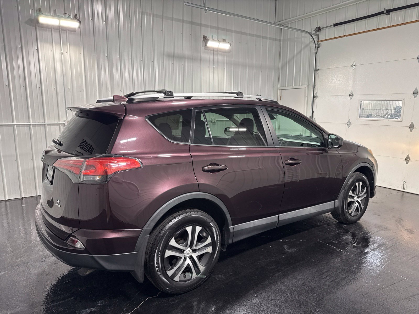 Used 2017 Toyota RAV4 LE AWD/4WD image 6