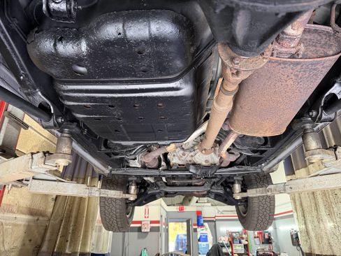 Used 2001 Toyota Land Cruiser image 32