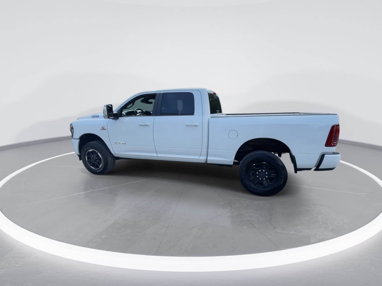 Used 2026 RAM 2500 Laramie AWD/4WD image 11