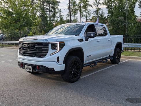 Used 2023 GMC Sierra 1500 AT4 w/ AT4 Preferred Package AWD/4WD image 8