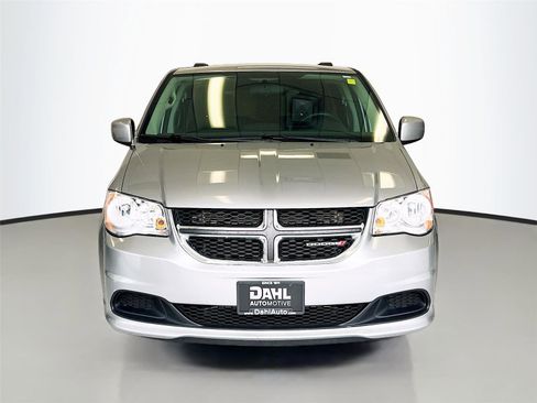 Used 2015 Dodge Grand Caravan SXT image 3