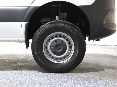 Used 2025 Mercedes-Benz Sprinter 2500 image 10