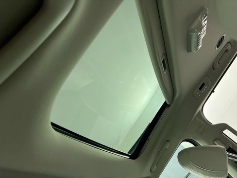 Certified 2025 Kia Carnival SX Prestige FWD image 19