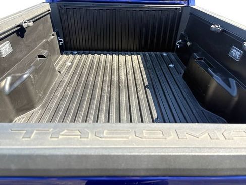 Certified 2025 Toyota Tacoma SR5 AWD/4WD image 19