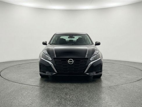 Used 2025 Nissan Altima 2.5 SV FWD image 2