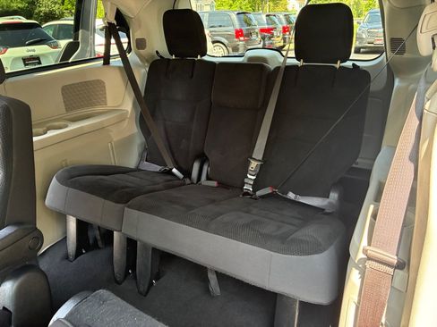 Used 2019 Dodge Grand Caravan SE FWD image 20
