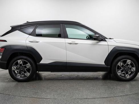 Used 2025 Hyundai Kona SEL image 11