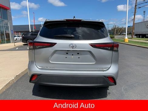 Certified 2025 Toyota Highlander LE AWD/4WD image 4