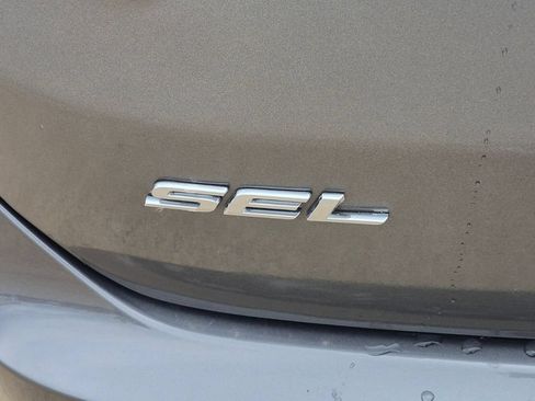 Used 2024 Ford Edge SEL AWD/4WD image 9