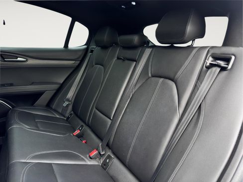 Used 2022 Alfa Romeo Stelvio Ti image 23