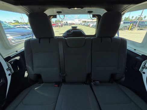 Used 2025 Jeep Wrangler Unlimited Sahara AWD/4WD image 37