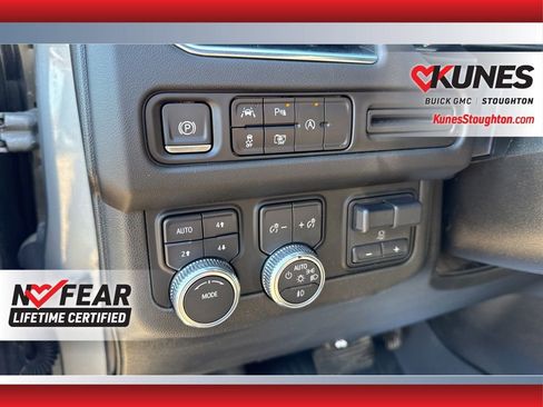 Used 2023 GMC Yukon XL SLT w/ SLT Premium Package image 24