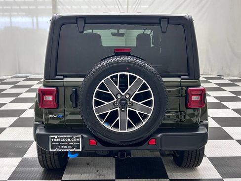 Used 2023 Jeep Wrangler Unlimited Sahara w/ Cold Weather Group AWD/4WD image 6